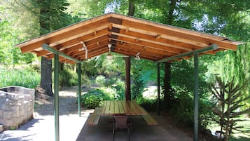 Área de parrillas y picnic