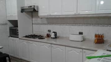 Full-sized fridge, cookware/dishes/utensils