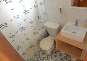 Shower, bidet - Cabaña Para 8 Personas, 4 Habitaciones , Maitencillo 017 (Puchuncavi)