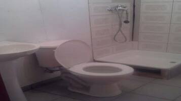 Bathtub, bidet