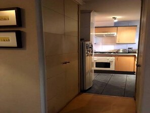 Full-size fridge, microwave, coffee/tea maker, cookware/dishes/utensils - Duplex Espejo 1 Habitación .las Condes (Santiago)