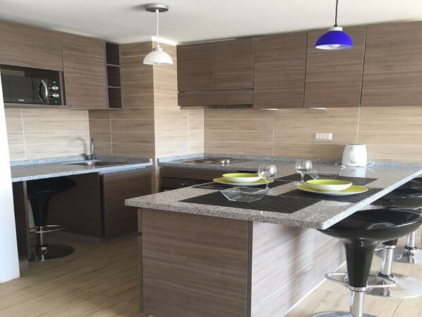 Keittoastiat/astiat/ruokailuvälineet