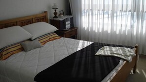 2 chambres, fer et planche à repasser