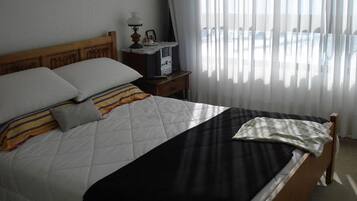 2 kamar tidur, setrika/meja setrika, dan Internet kabel gratis