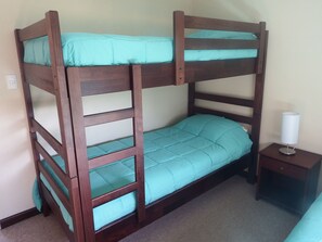 3 kamar tidur, setrika/meja setrika, dan Wi-Fi gratis