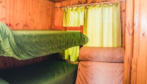 Desk, iron/ironing board - Cabanas Rokar Para 6 pax 2 Habitaciones (Pichilemu)