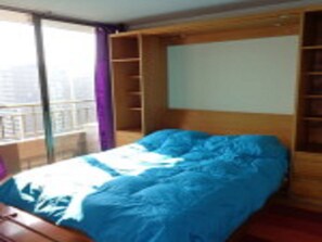 Desk, free wired Internet - Departamento Alejandro Portugal 551 (Santiago)