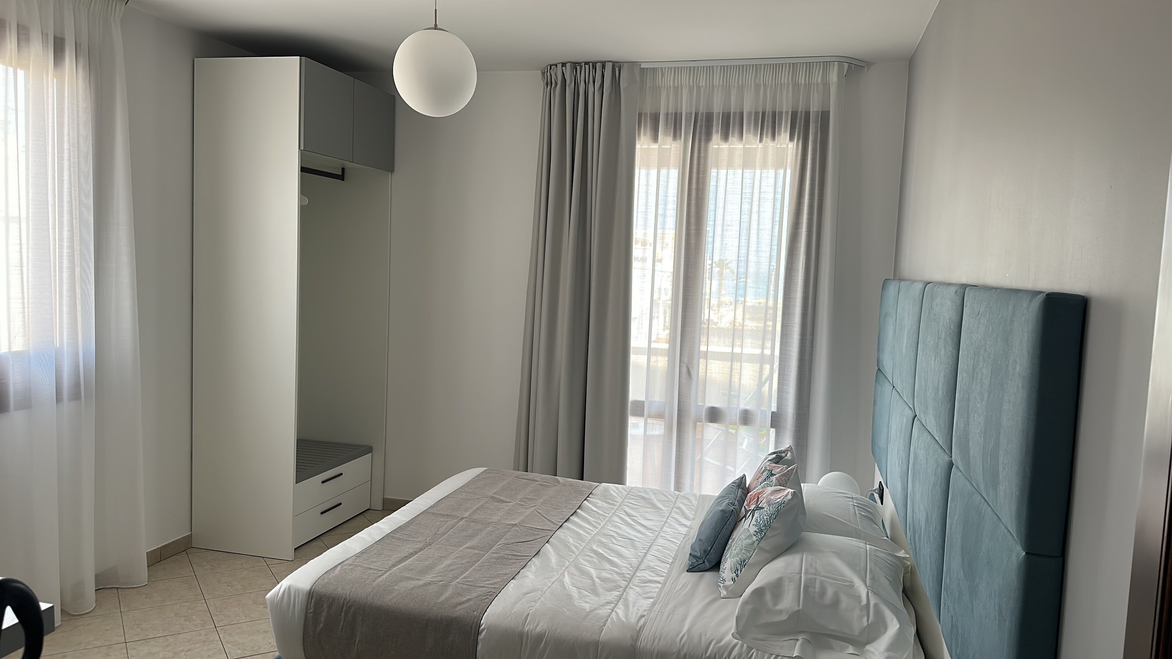 Quarto casal, terraço | Frigobar, cofres nos quartos, escrivaninha, Wi-Fi de cortesia