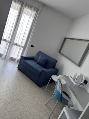 Habitación doble superior, terraza | Minibar, caja fuerte, escritorio y wifi gratis