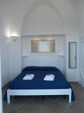 Quarto casal panorâmico, vista para o mar | Edredons de pluma, camas com colchões pillow-top, frigobar