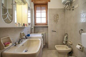 Bathroom - Casa Silva, Front Beach (Salve)