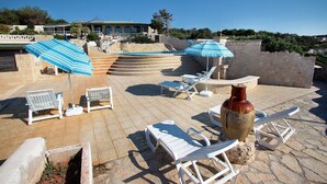 Seasonal outdoor pool, pool umbrellas, pool loungers - Dada, Pool Residence (Gagliano del Capo)