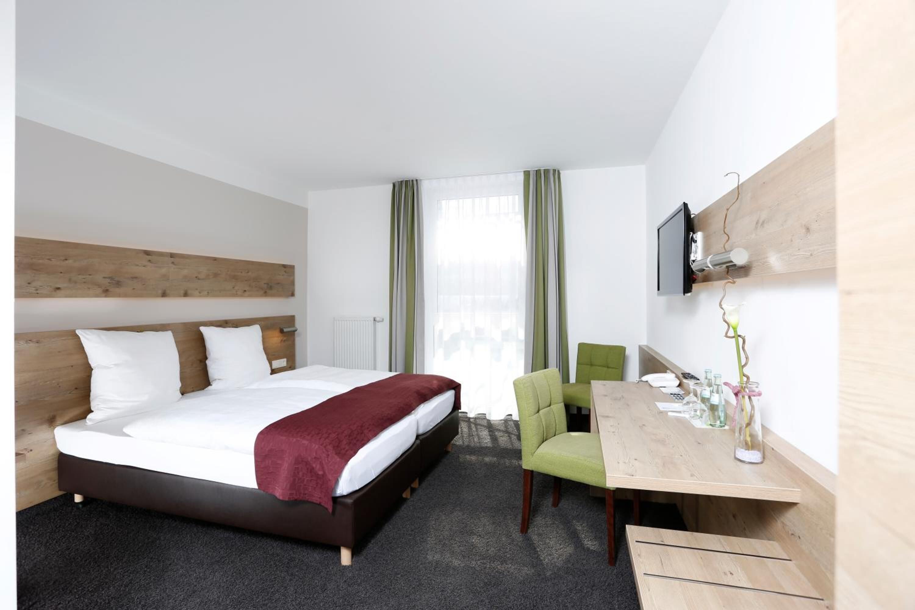 soundproofing, free wifi, bed sheets