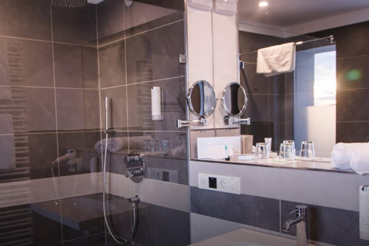 comfort double room | bathroom | shower, free toiletries, towels, soap