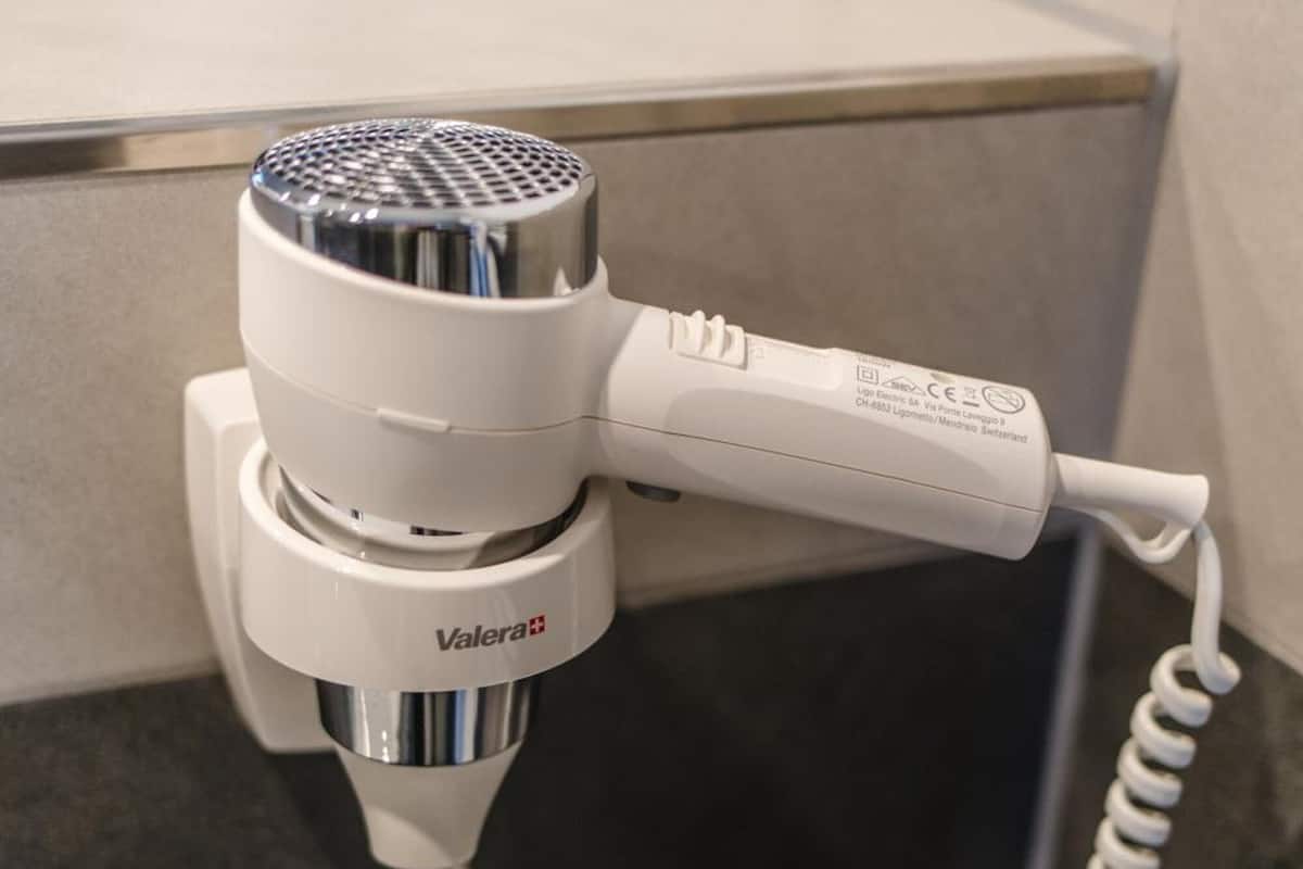 shower, free toiletries, towels, soap