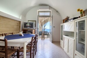 Living area - Lo Scalo, Front sea House (Castrignano del Capo)
