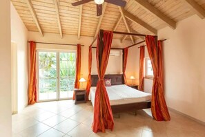 Villa exclusiva, 4 habitaciones, piscina privada, vistas al mar | 3 dormitorios, wifi gratis, ropa de cama