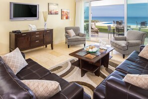 Condo, 3 habitaciones, cocina, frente al mar | Área de sala de estar | Televisión 