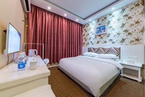 Deluxe Double Room (with Computer) | Desk, soundproofing, free WiFi