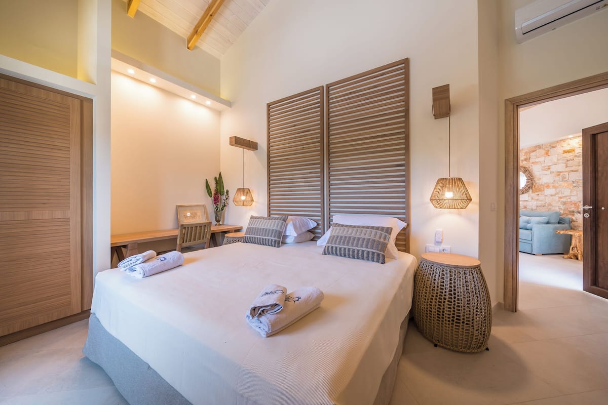 Deluxe Apartment, 1 Bedroom, Sea View | 1 bedroom, premium bedding, Tempur-Pedic beds, in-room safe