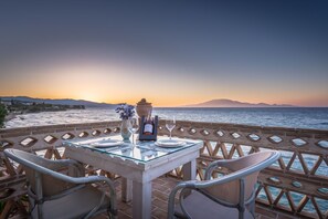 Outdoor dining - Porta Del Mar Beach Resort (Zakynthos)