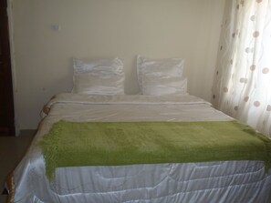 Bureau, draps fournis