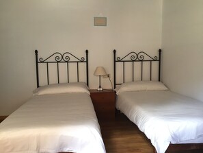 Double Room | 1 bedroom, iron/ironing board, free cots/infant beds, rollaway beds - Posada el Parral - Hostel (Benaocaz)