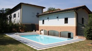 Outdoor pool - Agriturismo Aggazzotti (Formigine)