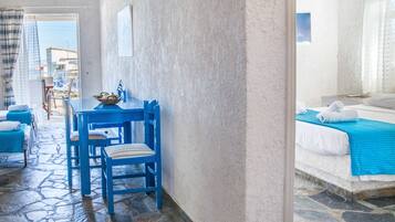 Condo (Victoria) | 1 phòng ngủ, bộ đồ giường cao cấp, trang trí khác biệt, bàn