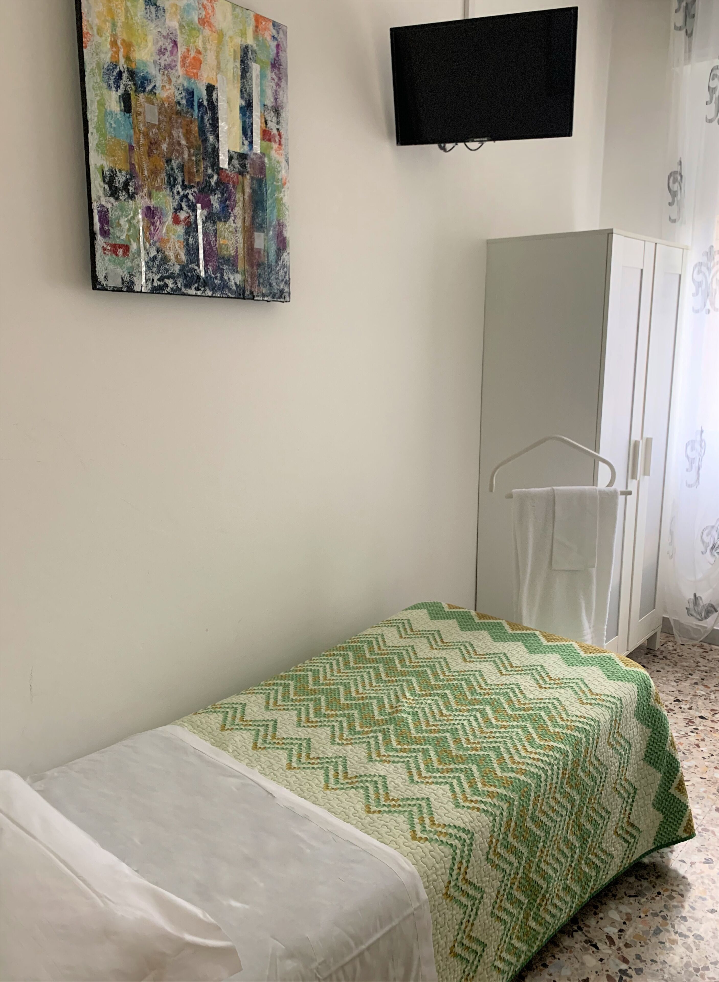 Desk, free WiFi, bed sheets