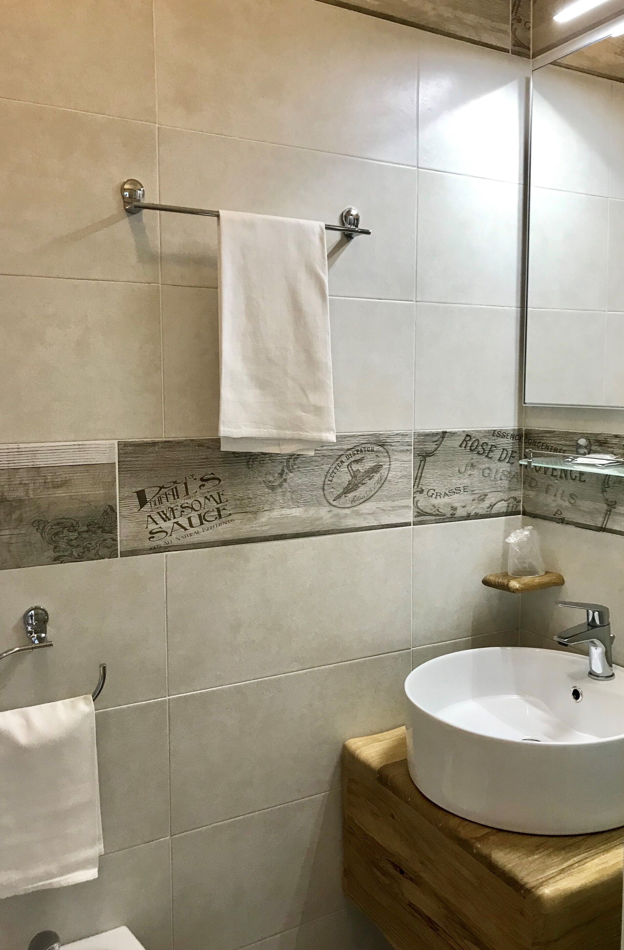 economy room, private bathroom | bathroom | shower, free toiletries, hair dryer, bidet