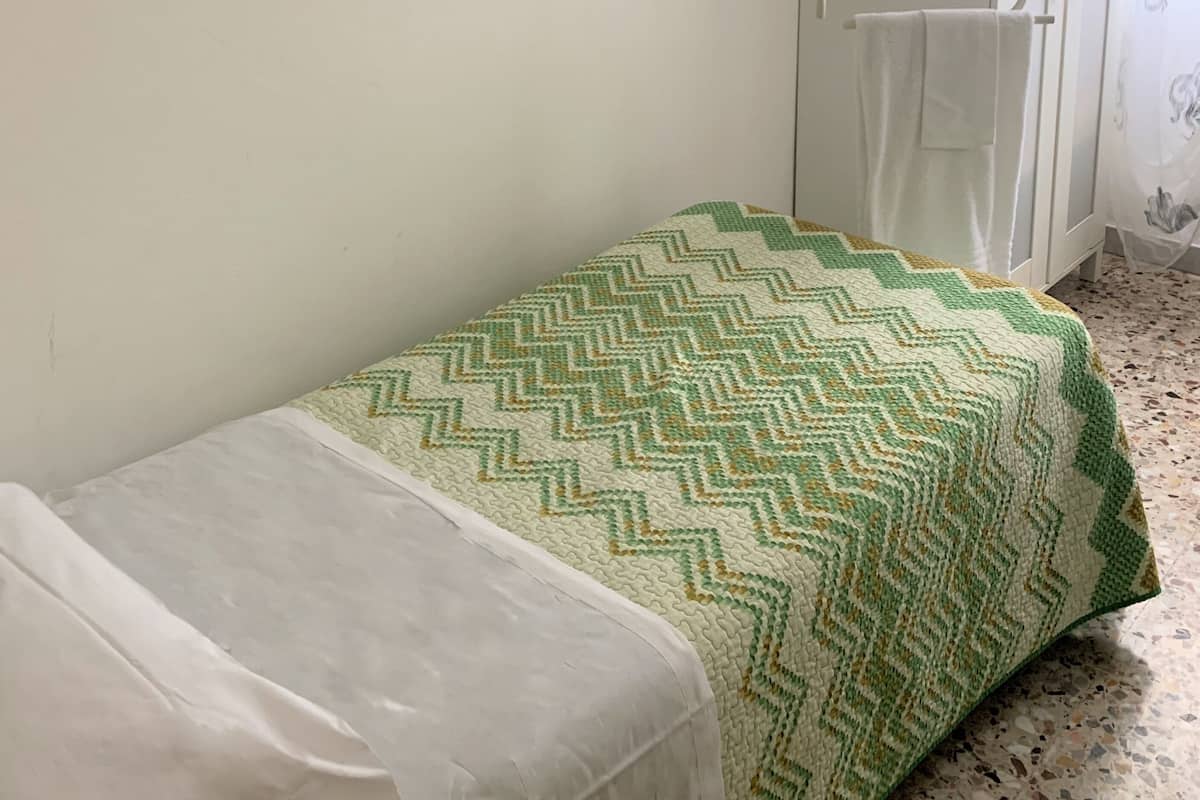 Single Room, Shared Bathroom (external bathroom) | Desk, free WiFi