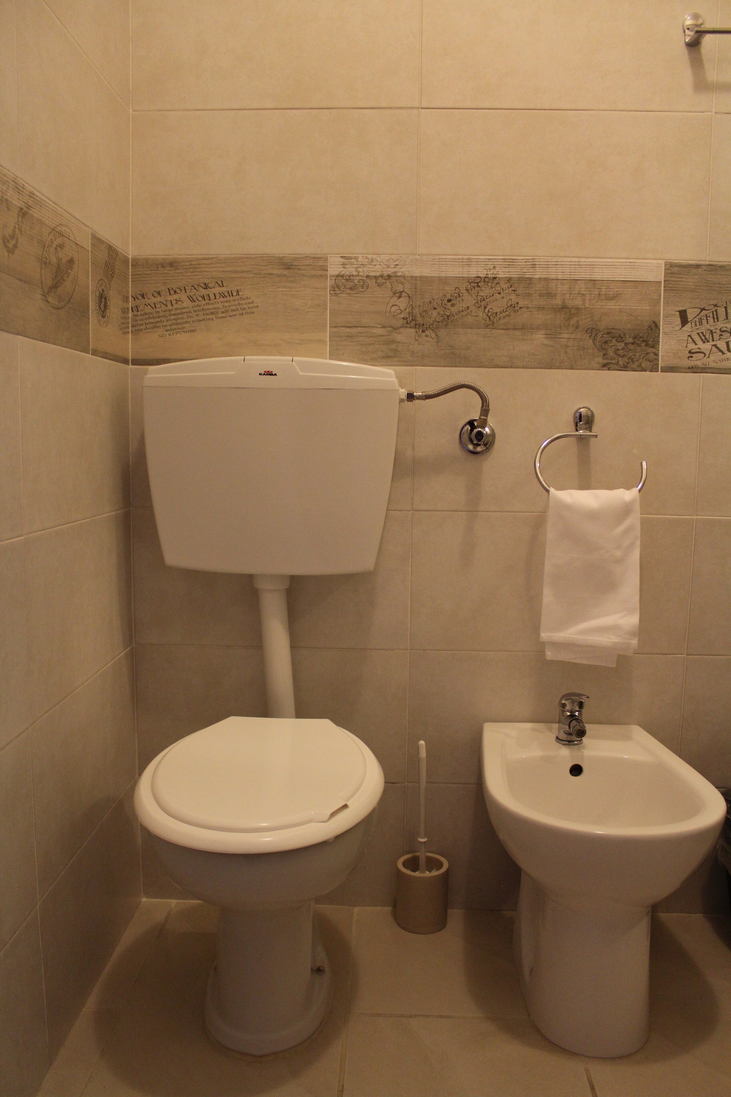 economy room, private bathroom | bathroom | shower, free toiletries, hair dryer, bidet