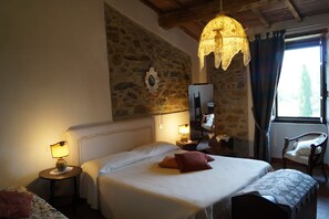 Comfort Apartment, 2 Bedrooms | Individually decorated, individually furnished, desk - Agriturismo Bonzalone (Magliano in Toscana)