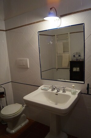 Comfort-Apartment, 2 Schlafzimmer | Badezimmer | Dusche, kostenlose Toilettenartikel, Handtücher