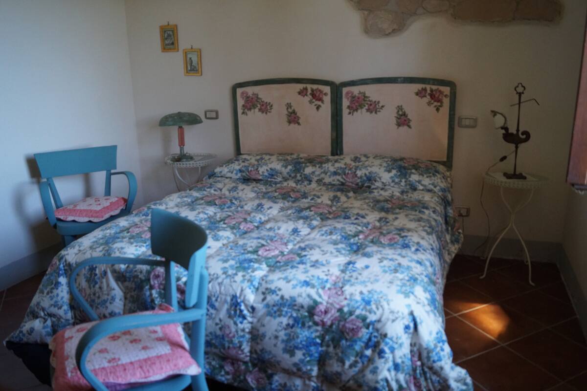 Desk, free cots/infant beds, individually decorated