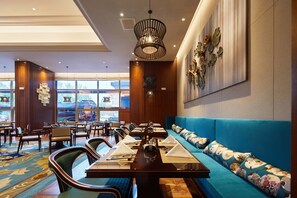 2 restaurants, breakfast, lunch, dinner served; Chinese cuisine