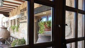 A stone building with a sign reading "POSADA DE ZORITA." - Posada de Zorita de los Canes (Zorita de los Canes)