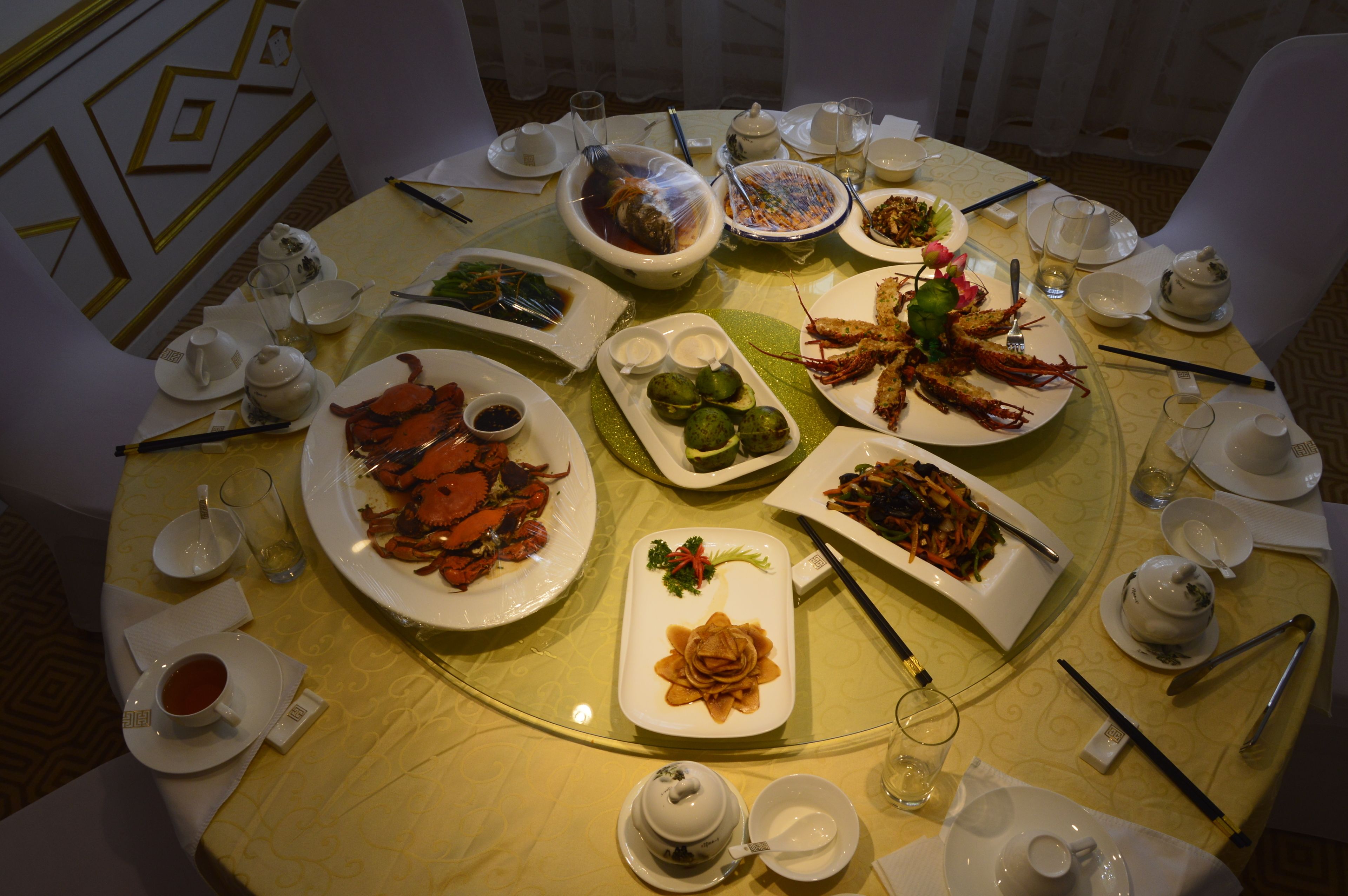 breakfast, lunch, dinner served; chinese cuisine