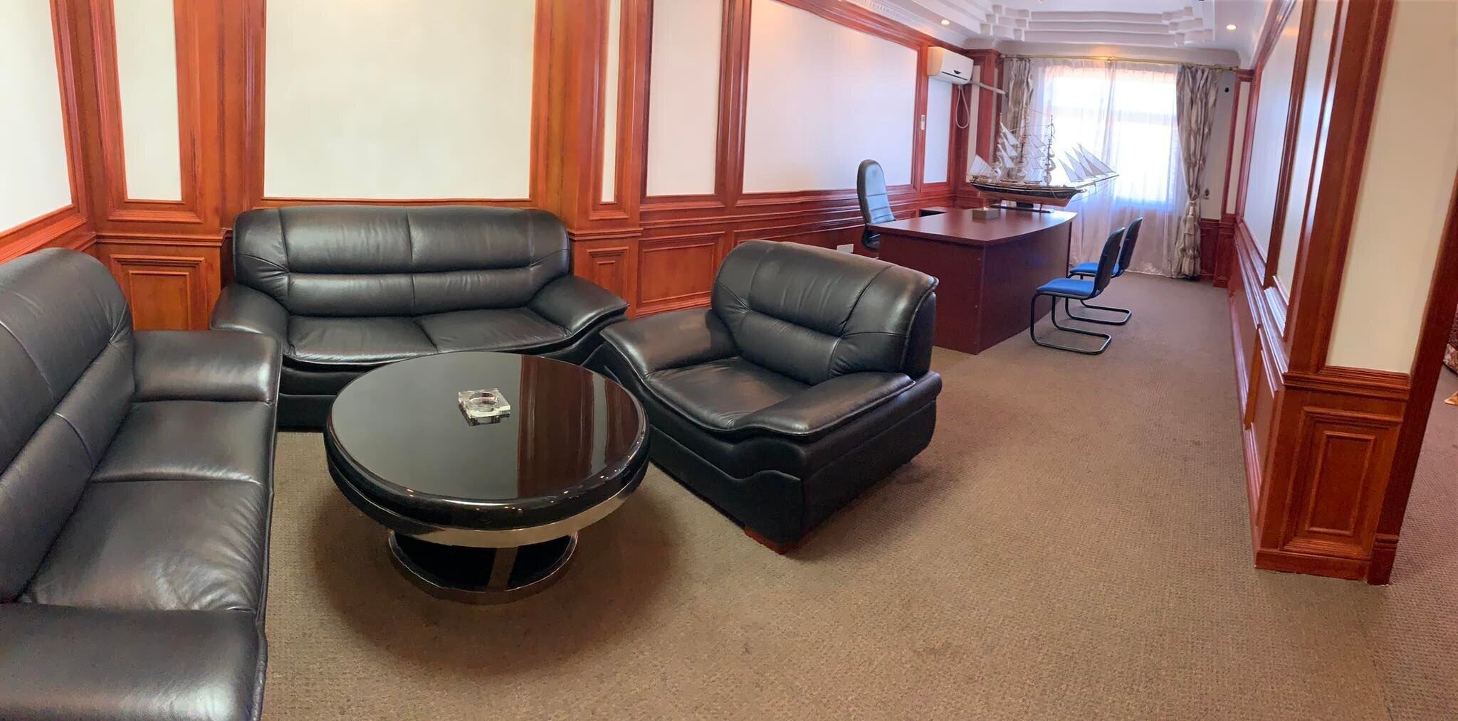 penthouse | living area | 50-cm flat-screen tv with cable channels, tv