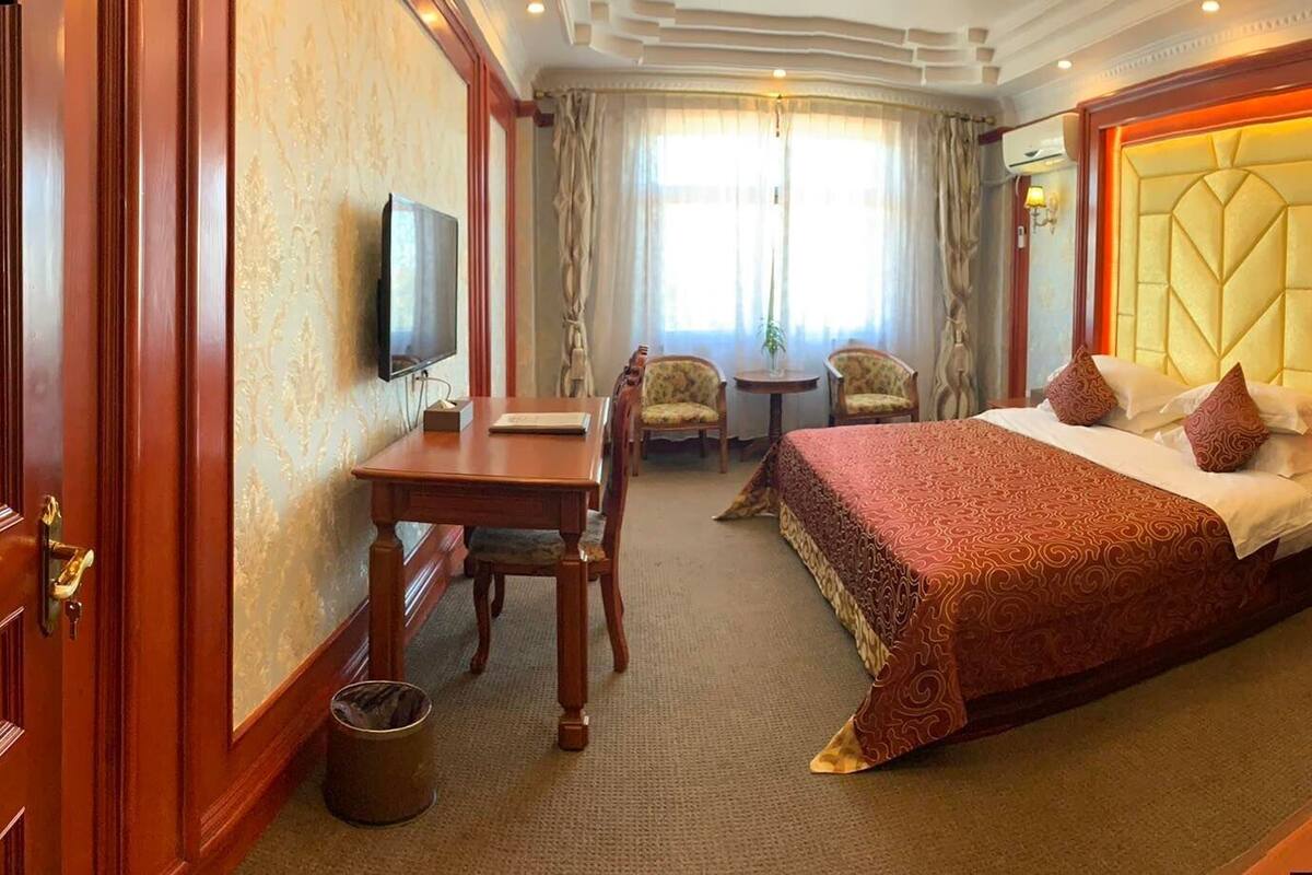 penthouse | 1 bedroom, premium bedding, in-room safe, individually furnished