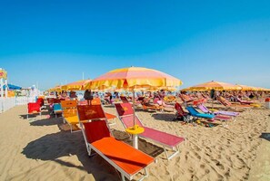 Playa privada en los alrededores, windsurf, bar en la playa