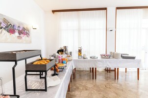Daily buffet breakfast (EUR 9 per person)