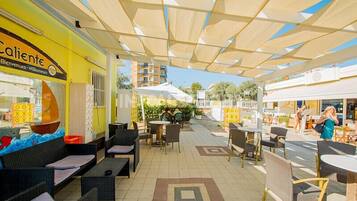 Playa privada en los alrededores, windsurf y bar en la playa