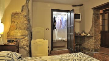 Deluxe Double Room (Fiume) | 1 bedroom, in-room safe, desk, laptop workspace