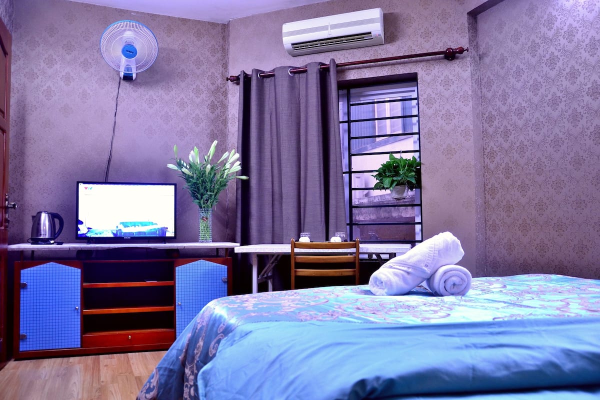 Standard Room | Desk, soundproofing, iron/ironing board, rollaway beds
