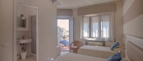 Kahden hengen perushuone (yksi tai kaksi sänkyä) | Tallelokero huoneessa, ilmainen Wi-Fi