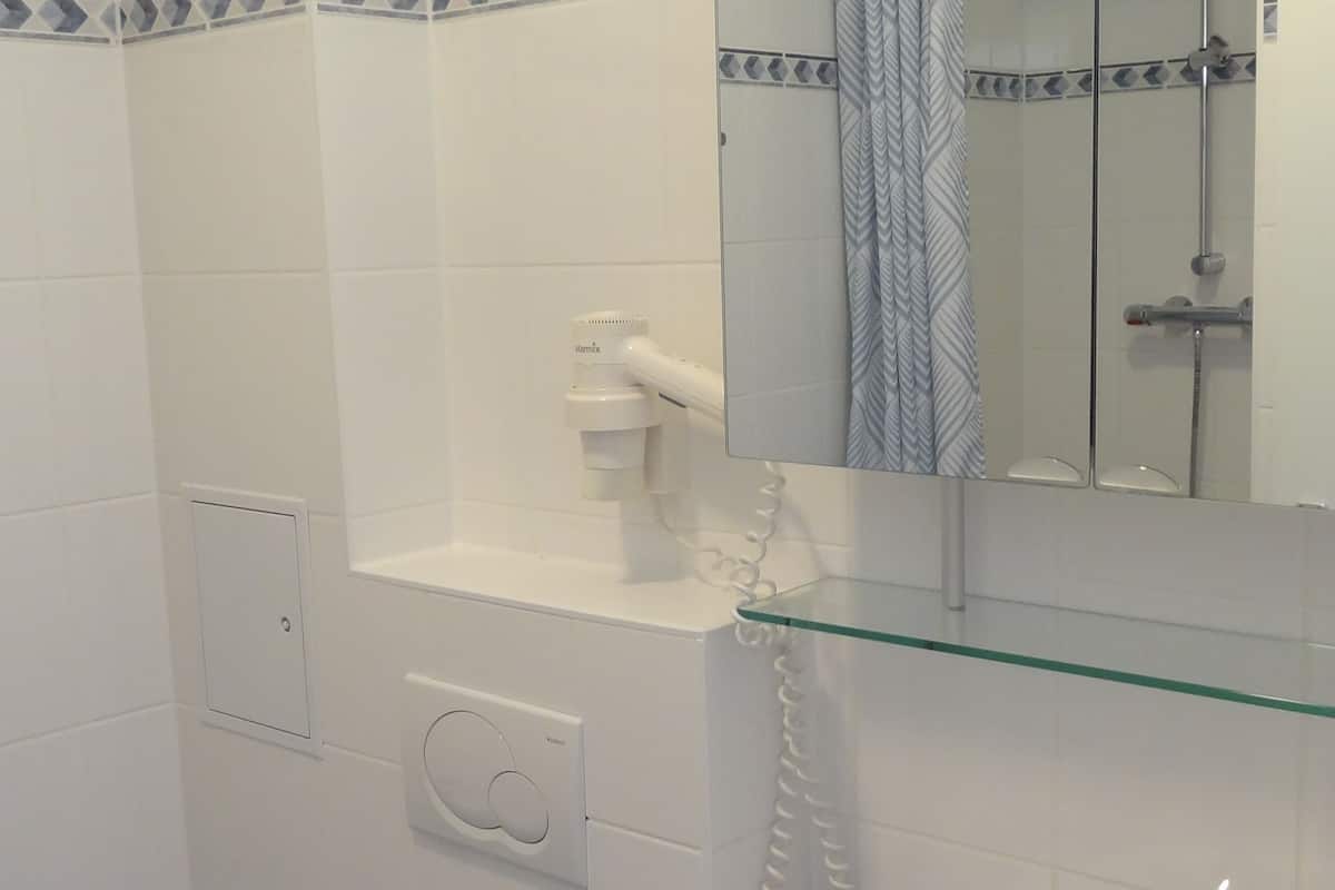 double room | bathroom | shower, hair dryer, towels