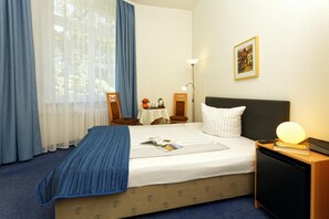 客房内保险箱、婴儿床、免费 WiFi、床单