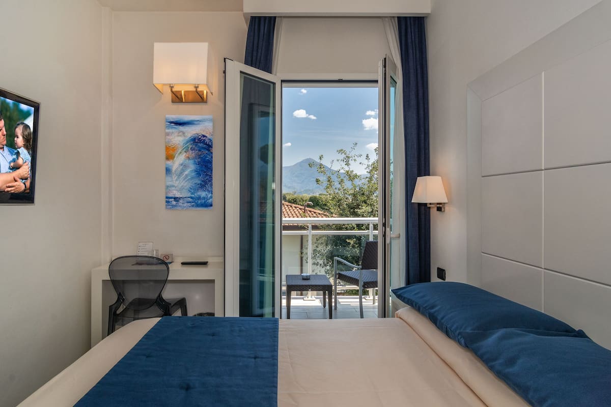 comfort single room | minibar, in-room safe, desk, soundproofing